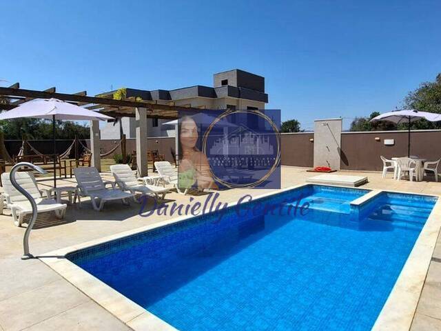 piscina com cascata e ofuro