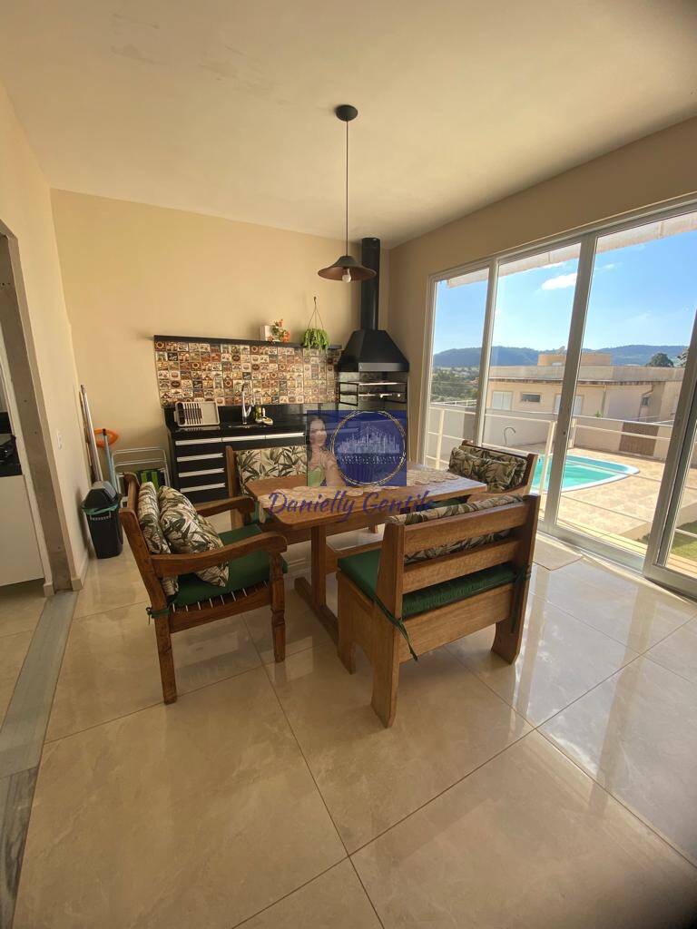 Casa, 4 quartos, 170 m² - Foto 1